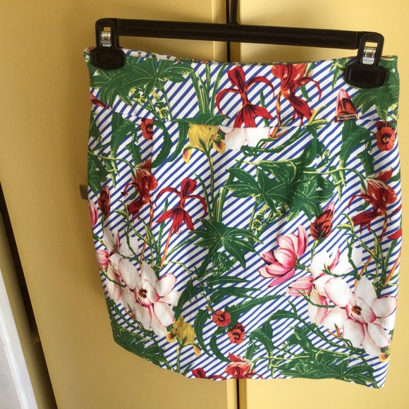 2 pieces! Daily sleeveless golf/Pickkeball top (sm) and Skort(size 2) - Picture 3 of 4